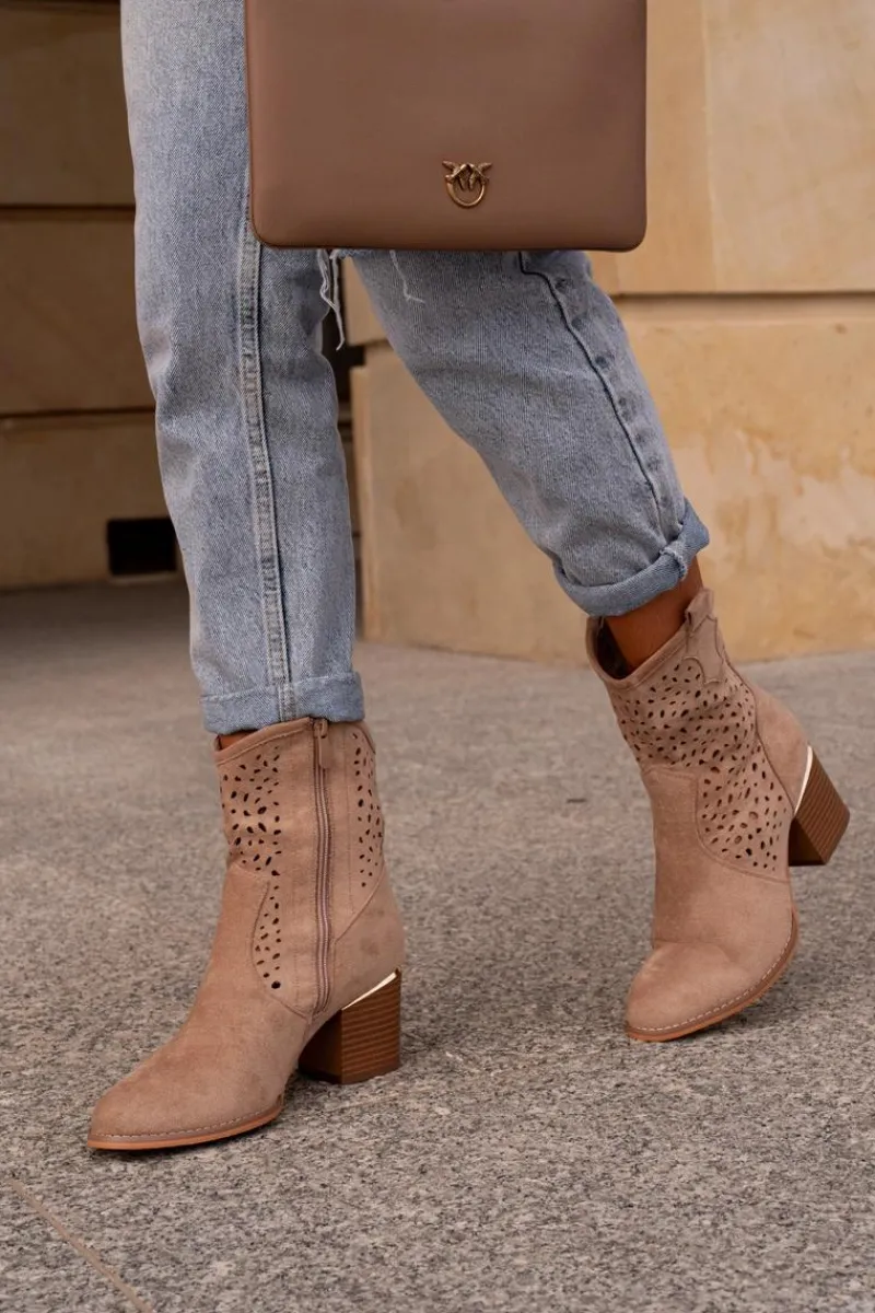 Botki Na Słupku|Botki Ażurowe>Boto Ażurowe Botki Na Słupku Z Eko Zamszu Zapinane Na Zamek Ciemnobeżowe Sevana