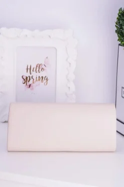 Sale Boto Beżowa Kopertówka Złoty Łańcuch Perły