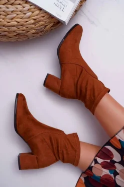 Botki Na Słupku|Brązowe I Beżowe Botki><noscript><img width=