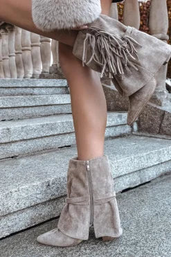 Sale Boto Botki Damskie Na Słupku Z Frędzlami I Złotymi Klamrami Beżowe Evelisse Beżowy