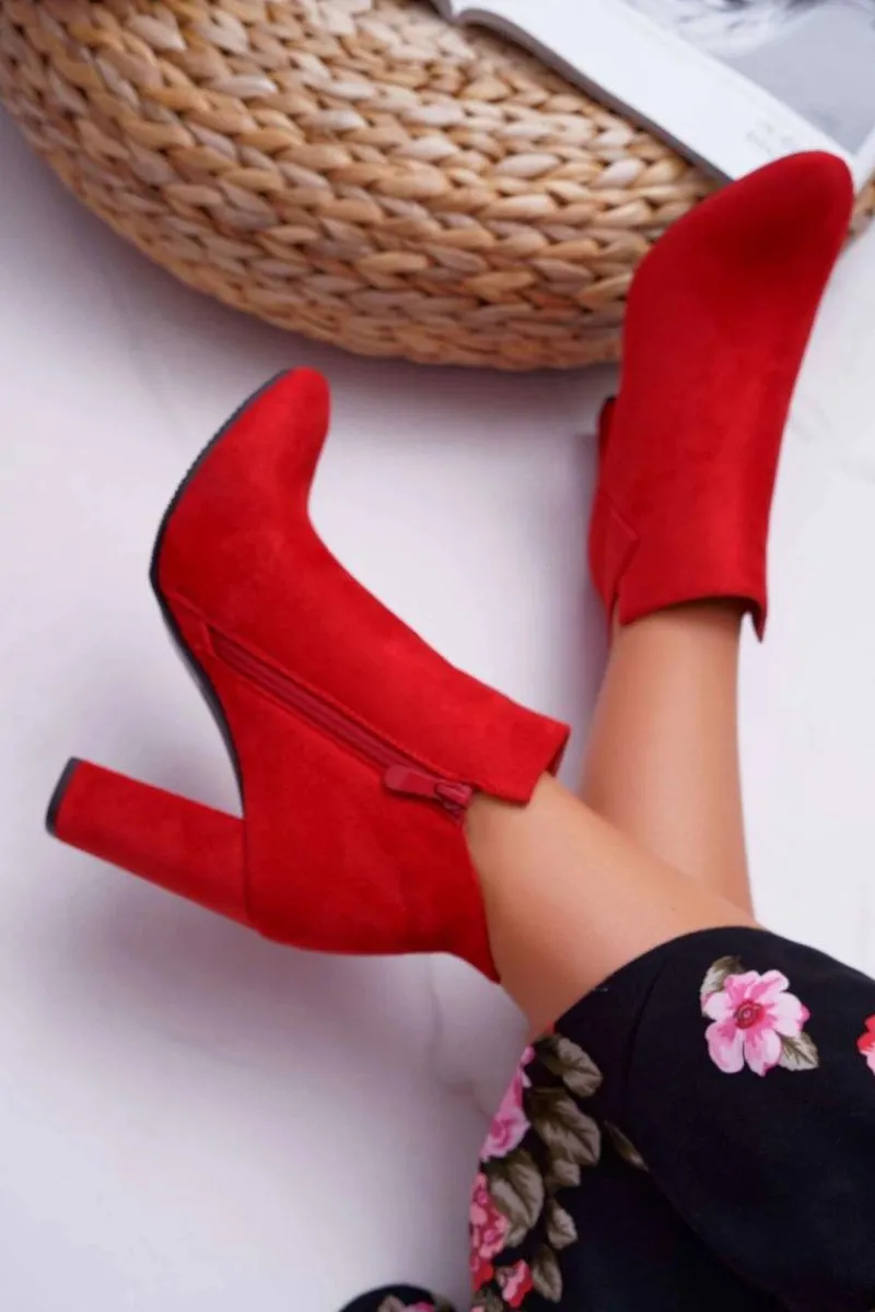 Outlet Buty damskie Vinceza Botki Damskie Na Słupku Zamszowe Czerwone Ruffle