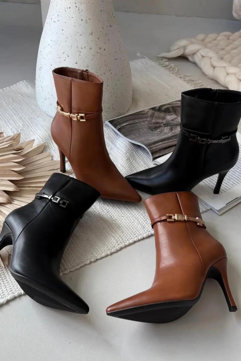 Botki Ocieplane|Botki Na Obcasie>Boto Botki Damskie Na Szpilce Z Paskiem I Srebrnym Elementem Ocieplane Czarne Bellisse Czarny