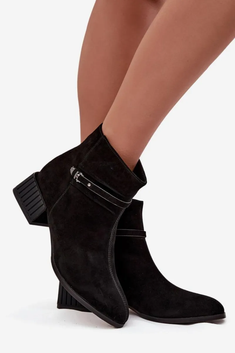 D&A Botki Damskie Z Naturalnego Zamszu Na Klocku Ocieplane CR52-651 Czarne Czarny