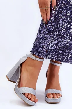 Sandały Na Obcasie></noscript>Boto Błyszczące Sandałki Na Masywnym Obcasie Srebrne Calmi Srebrny