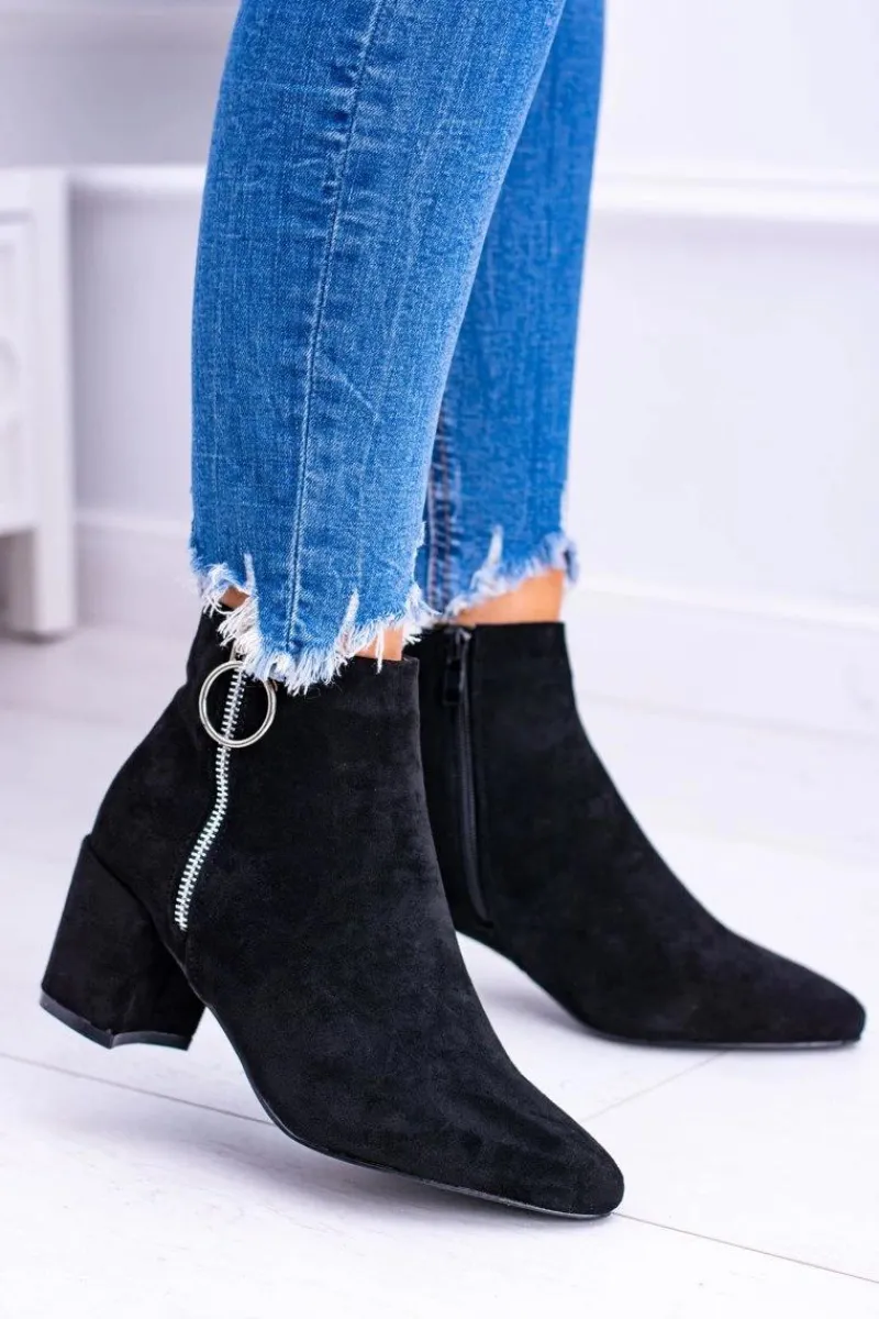 Sale Boto Czarne Zamszowe Botki Na Słupku w Szpic Jonnes