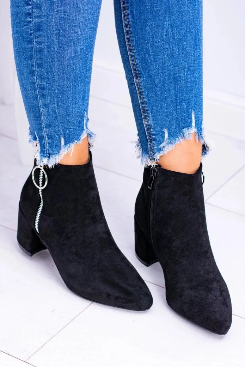 Sale Boto Czarne Zamszowe Botki Na Słupku w Szpic Jonnes