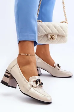 Outlet Buty damskie Vinceza Czółenka Lakierowane Z Łańcuchem Beżowe Paliotte