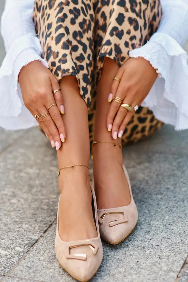 Discount Damskie buty S.Barski Czółenka Na Niskim Obcasie Z Ozdobą Eko Zamszowe S.Barski KV27-034 Beżowe Beżowy