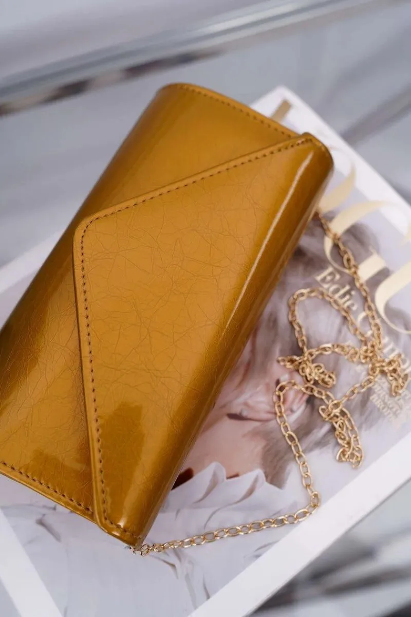 Outlet Boto Damska Torebka Musztardowa Lakierowana Kopertówka