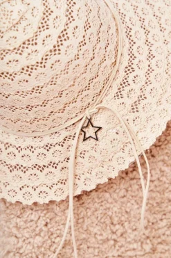 Discount Boto Damski Kapelusz Ażurowy Beżowy Mera