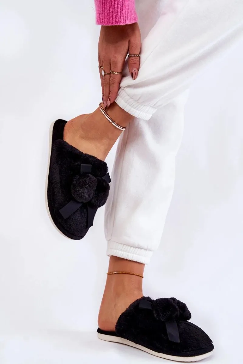 Kapcie Klasyczne>Boto Damskie Futrzane Papcie Z Pomponami Czarne Castello