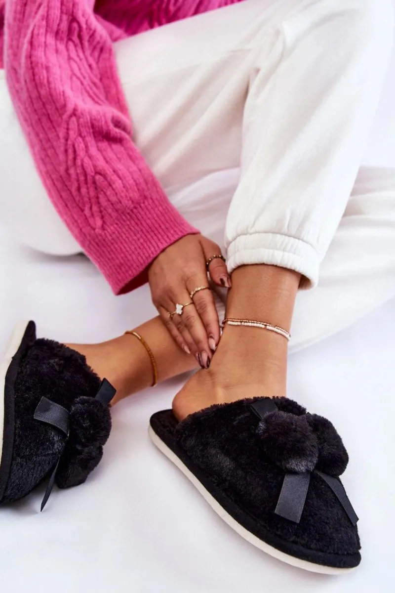Kapcie Klasyczne>Boto Damskie Futrzane Papcie Z Pomponami Czarne Castello