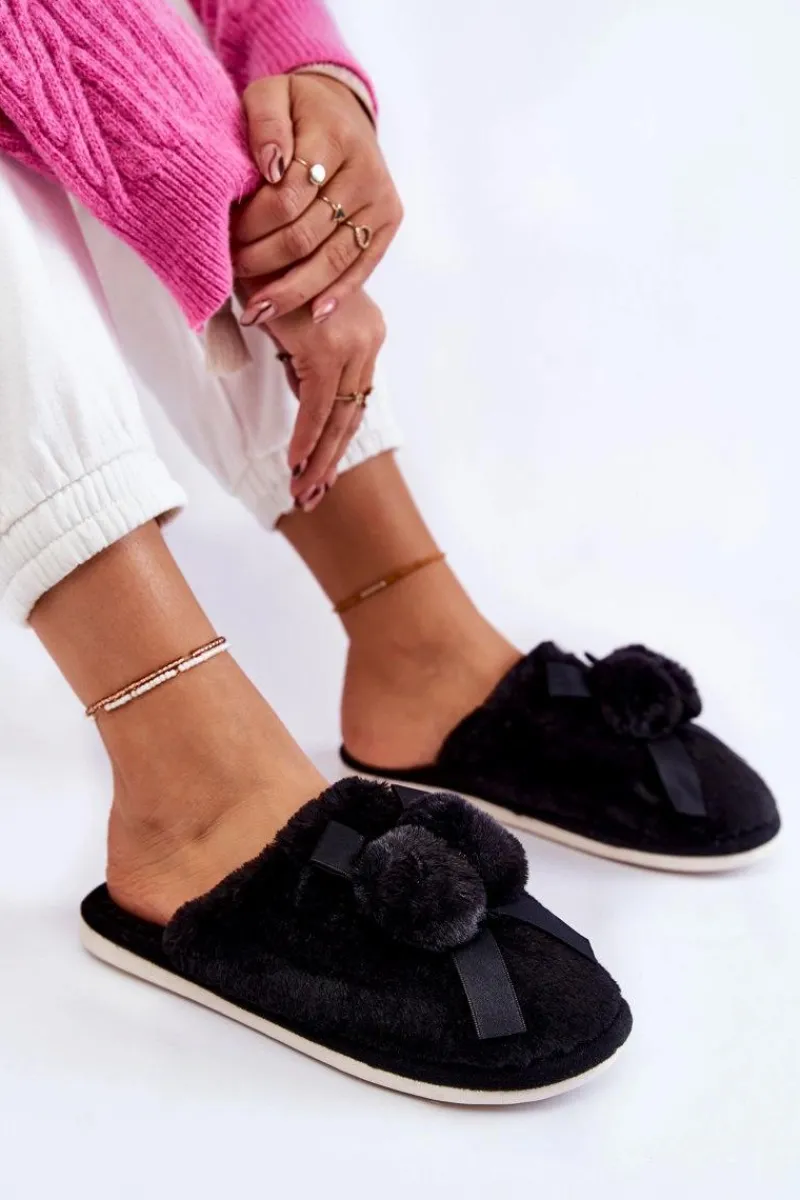 Kapcie Klasyczne>Boto Damskie Futrzane Papcie Z Pomponami Czarne Castello
