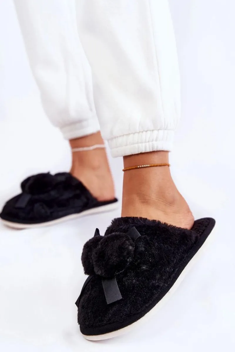 Kapcie Klasyczne>Boto Damskie Futrzane Papcie Z Pomponami Czarne Castello