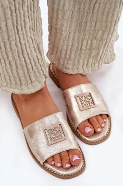 Best Damskie buty S.Barski Damskie Klapki Na Płaskim Obcasie Z Ozdobą S.Barski KV51-089 Złote