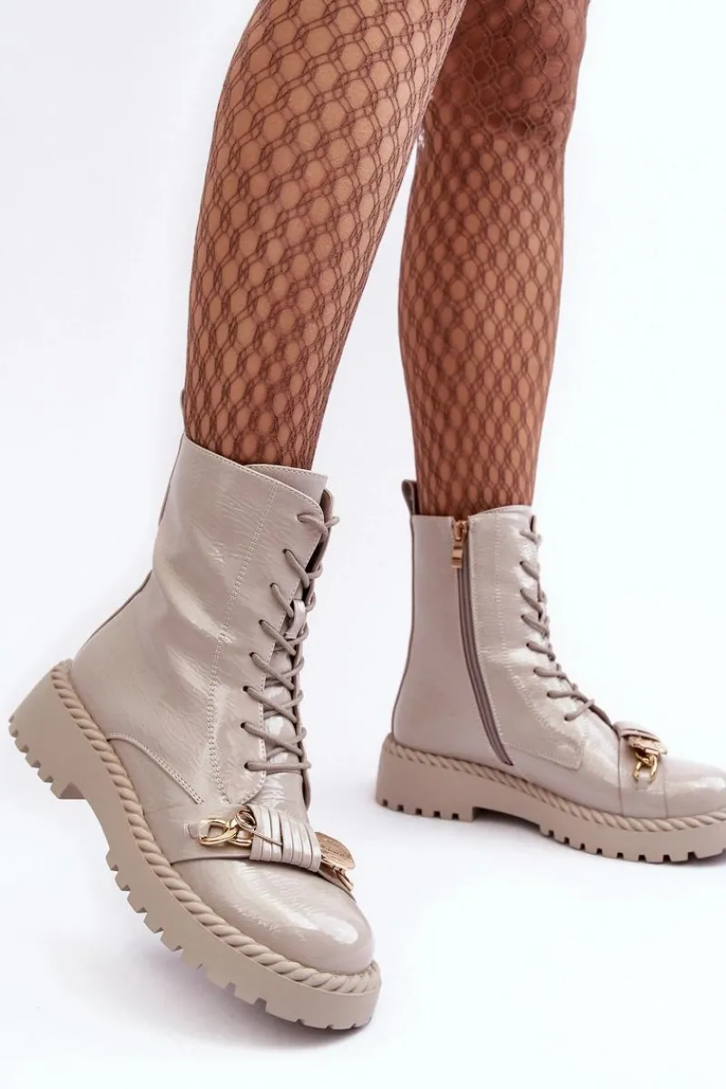 Sale Damskie Lakierowane Botki Workery Z Ozdobą D&A MR870-67 Jasnoszare Damskie Botki Ocieplane|Botki Sznurowane