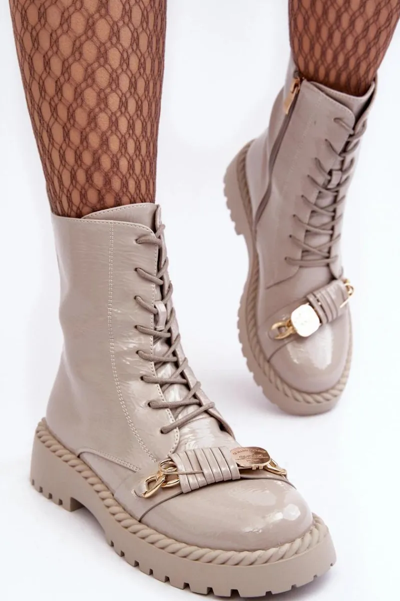 Sale Damskie Lakierowane Botki Workery Z Ozdobą D&A MR870-67 Jasnoszare Damskie Botki Ocieplane|Botki Sznurowane