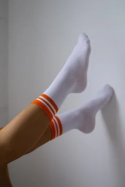 Best Milena Damskie Wysokie Skarpetki W Prążek Z Paskami Biało-Pomarańczowe