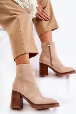 Botki Na Słupku|Brązowe I Beżowe Botki><noscript><img width=