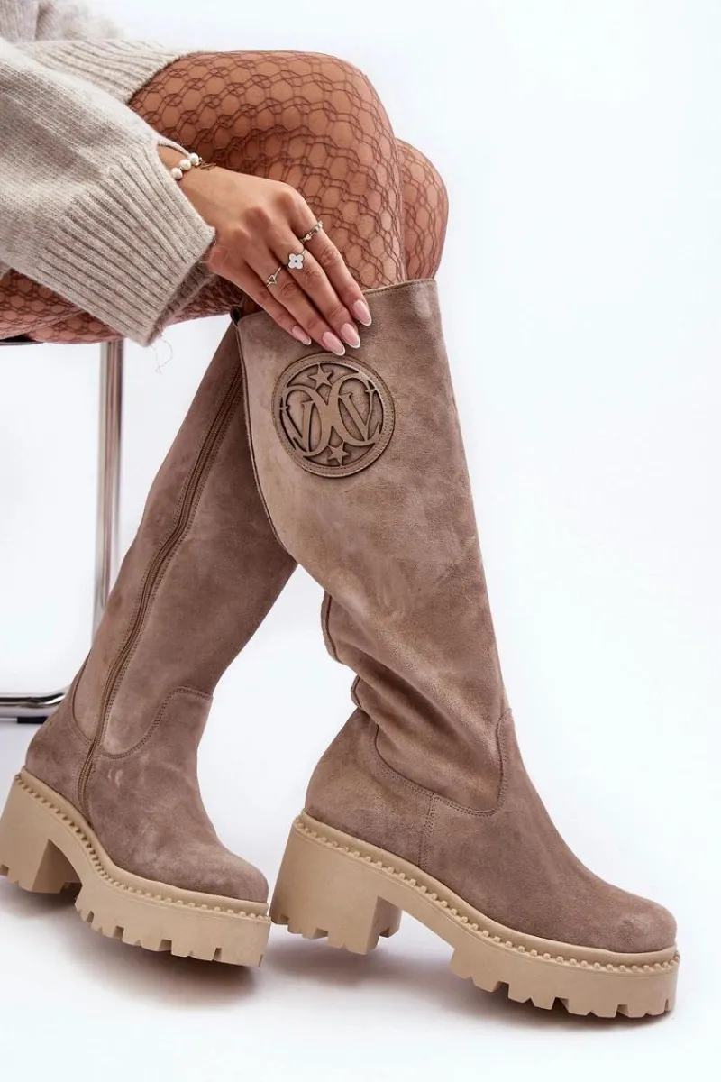 Kozaki Wiosenne|Kozaki Przed Kolano>Boto Damskie Zamszowe Kozaki Przed Kolano Ciemnobeżowe Lewski 3367