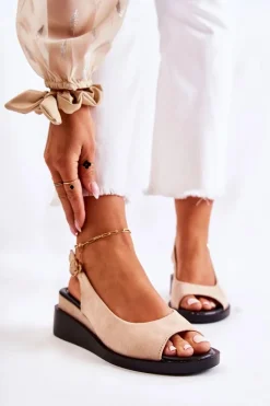 Outlet Damskie Zamszowe Sandały Na Sprzączkę Beżowe Camille Damskie Sandały Na Koturnie