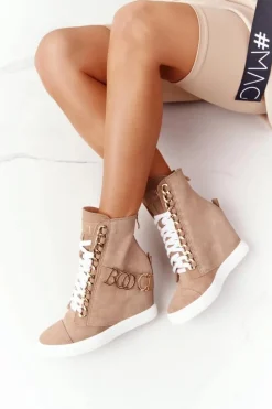 Sneakersy Damskie|Botki Na Koturnie></noscript>Boto Damskie Zamszowe Sneakersy BOOCI Złote Litery Jasny Camel