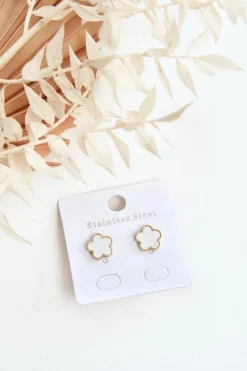 Discount Glam Chic Delikatne Kolczyki Kwiaty Biało-Złote