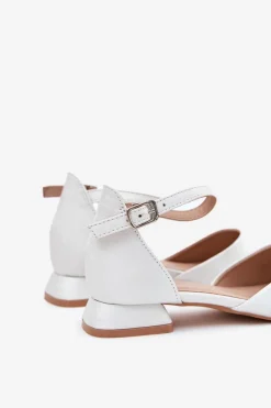 Outlet Dziecięce Błyszczące Sandałki Na Niskim Obcasie Białe Nelly Dzieci Dziewczęce
