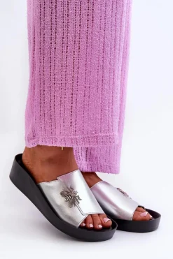 Klapki Na Koturnie|Klapki Na Platformie>Damskie buty S.Barski Eleganckie Klapki Damskie Z Ozdobą Skóra Naturalna S.Barski KV27-015 Srebrne