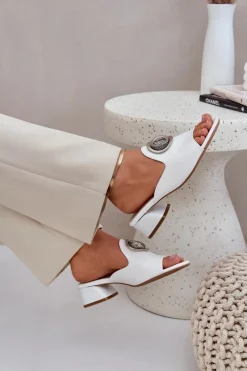 Hot Boto Eleganckie Klapki Damskie Na Niskim Obcasie Z Ozdobą Białe Feledis