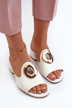 Sale Boto Eleganckie Lakierowane Klapki Damskie Na Niskim Obcasie Ze Złotą Ozdobą Białe Uzimila