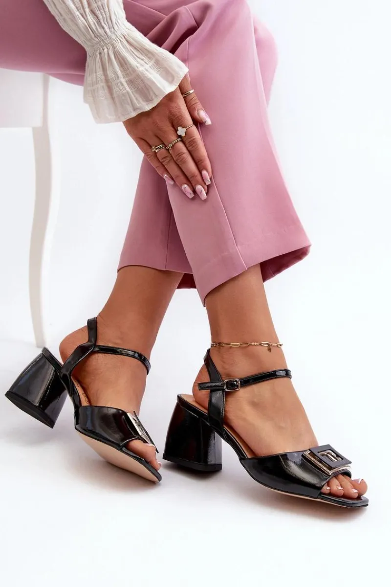 Sandały Na Słupku|Sandały Na Obcasie>Damskie buty S.Barski Eleganckie Lakierowane Sandały Na Słupku Z Ozdobą Czarne D&A MR38-202
