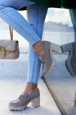 Półbuty Skórzane>Boto Eleganckie Półbuty Na Słupku Ze Srebrną Ozdobą Beżowe Harmell