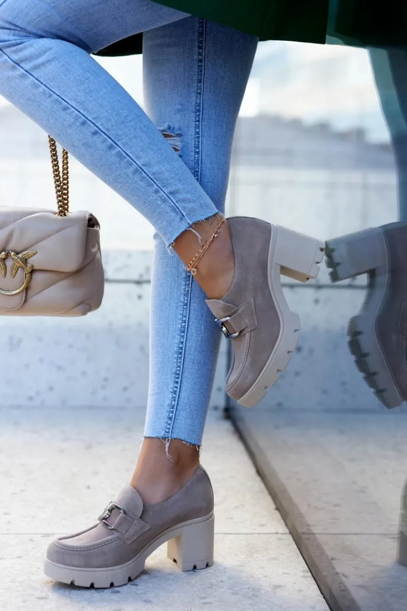 Półbuty Skórzane>Boto Eleganckie Półbuty Na Słupku Ze Srebrną Ozdobą Beżowe Harmell