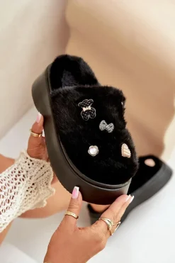 New Futrzane Kapcie Damskie Na Grubej Podeszwie Z Przypinkami Czarne Zintoria Damskie Kapcie Klasyczne