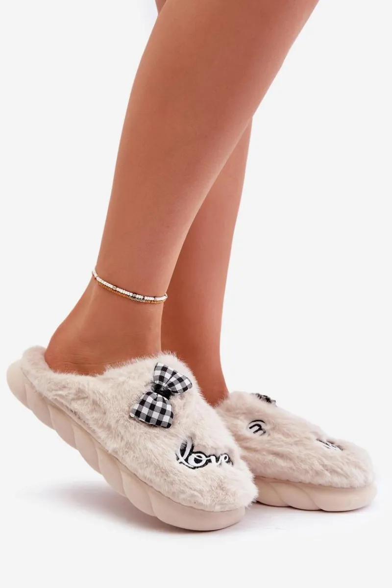 Futrzane Kapcie Damskie Z Naszywkami I Kokardką Jasnobeżowe Linnorelia Damskie Kapcie Klasyczne