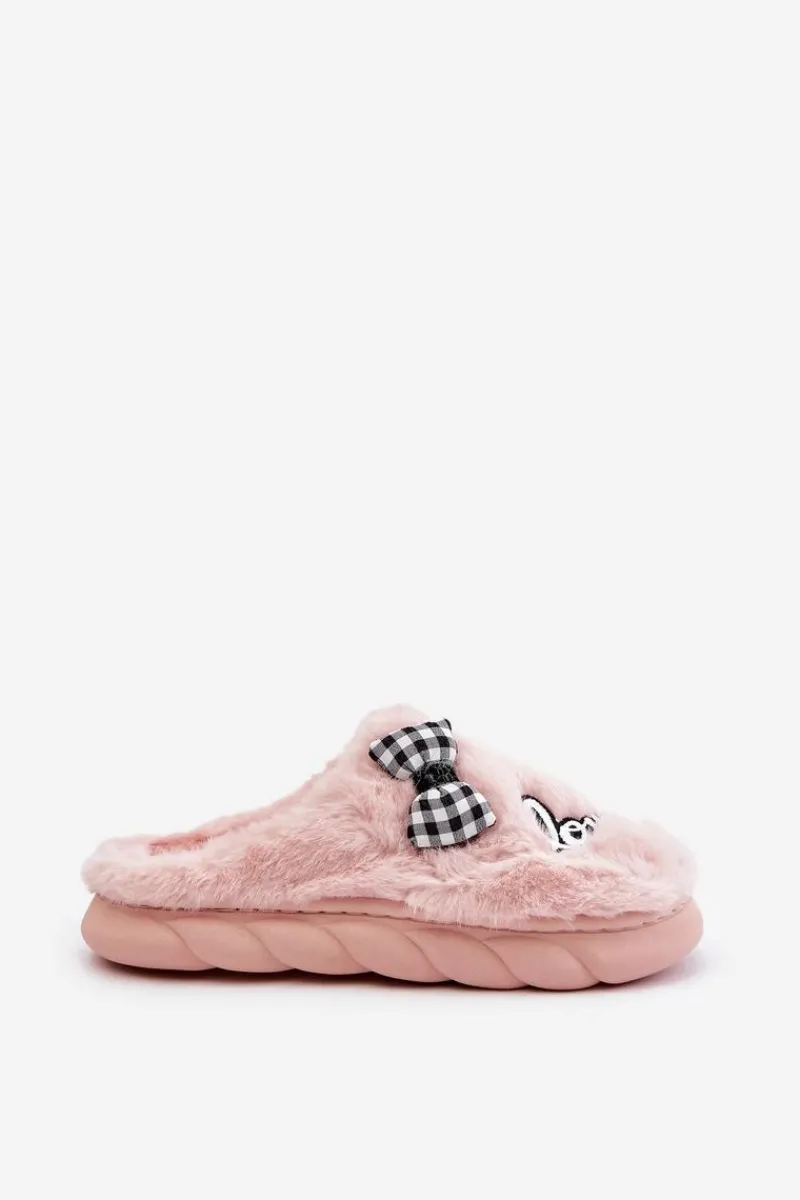 Kapcie Klasyczne>Boto Futrzane Kapcie Damskie Z Naszywkami I Kokardką Różowe Linnorelia Różowy