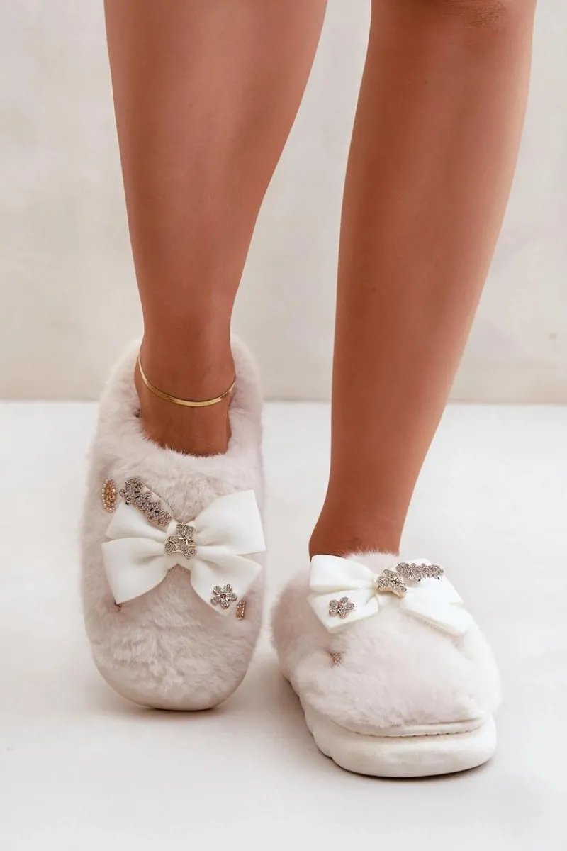Clearance Futrzane Kapcie Z Kokardką I Przypinkami Białe Annalira Damskie Kapcie Klasyczne