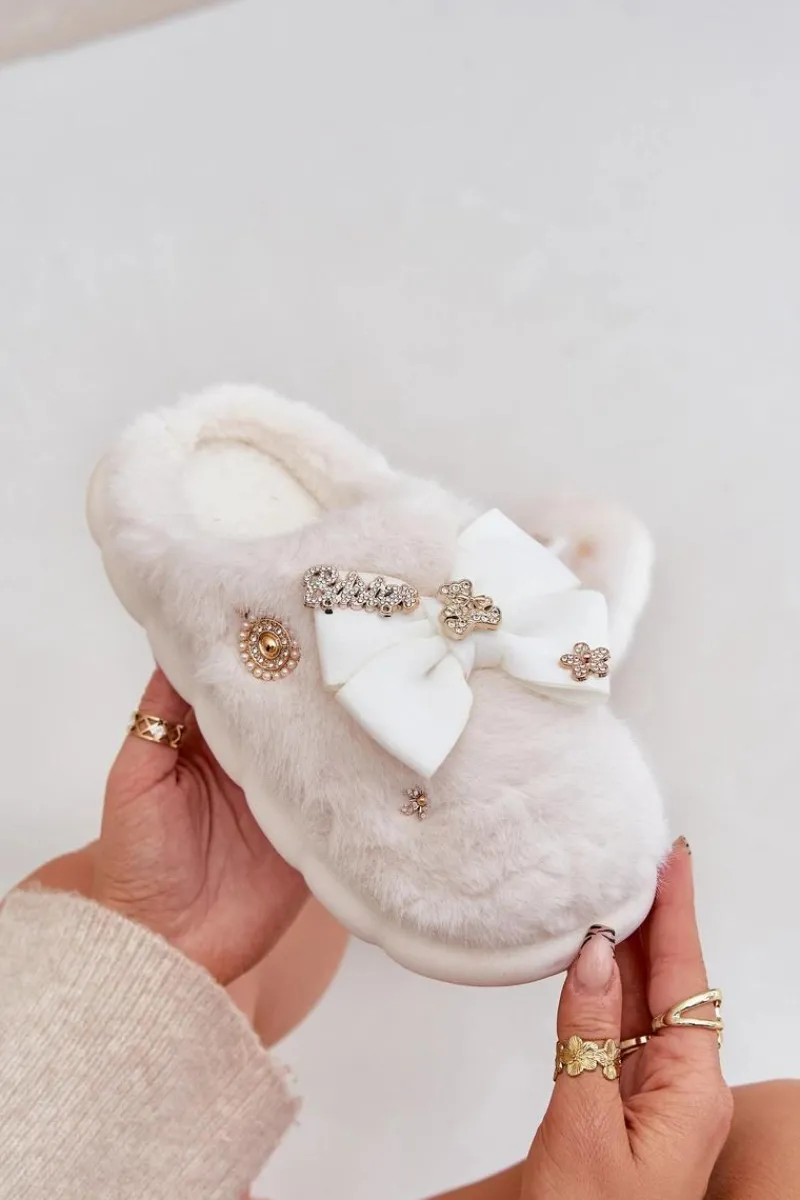 Clearance Futrzane Kapcie Z Kokardką I Przypinkami Białe Annalira Damskie Kapcie Klasyczne