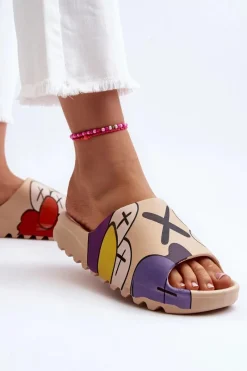 Online Gumowe Klapki Z Nadrukiem Ciemnobeżowe Monsters Damskie Klapki Damskie Klasyczne