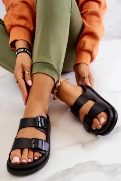 Klapki Damskie Klasyczne>Damskie buty S.Barski Gumowe Klapki Ze Sprzączką Czarne Corina