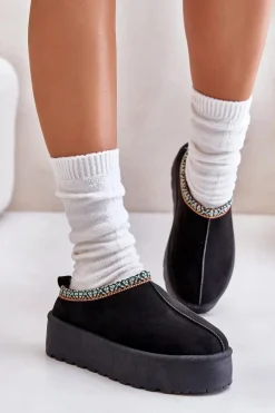 Śniegowce Damskie|Kapcie Klasyczne></noscript>Boto Kapcie Damskie Na Platformie Z Haftem Czarne Neroma