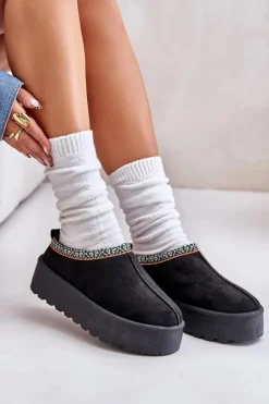 Śniegowce Damskie|Kapcie Klasyczne></noscript>Boto Kapcie Damskie Na Platformie Z Haftem Czarne Neroma