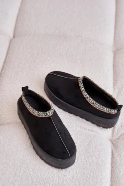 Śniegowce Damskie|Kapcie Klasyczne></noscript>Boto Kapcie Damskie Na Platformie Z Haftem Czarne Neroma