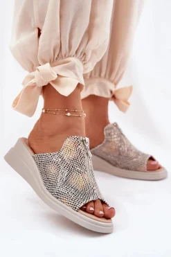 Klapki Na Koturnie|Klapki Na Platformie>Boto Klapki Damskie Na Koturnie Z Zamkiem Zwierzęcy Wzór Beżowe Irriva Beżowy