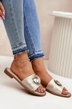 Klapki Damskie Klasyczne>Damskie buty S.Barski Klapki Damskie Na Płaskim Obcasie Z Ozdobnym Detalem KV51-007 Złote