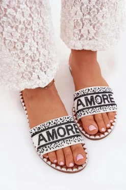 Best Klapki Damskie Na Płaskim Obcasie Ze Zdobieniem Amore Białe Avelina Damskie Klapki Damskie Klasyczne