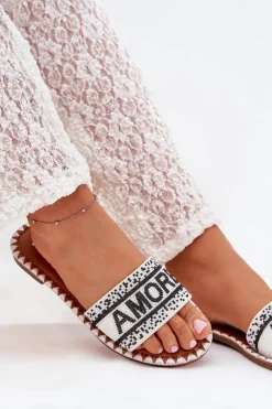 Best Klapki Damskie Na Płaskim Obcasie Ze Zdobieniem Amore Białe Avelina Damskie Klapki Damskie Klasyczne
