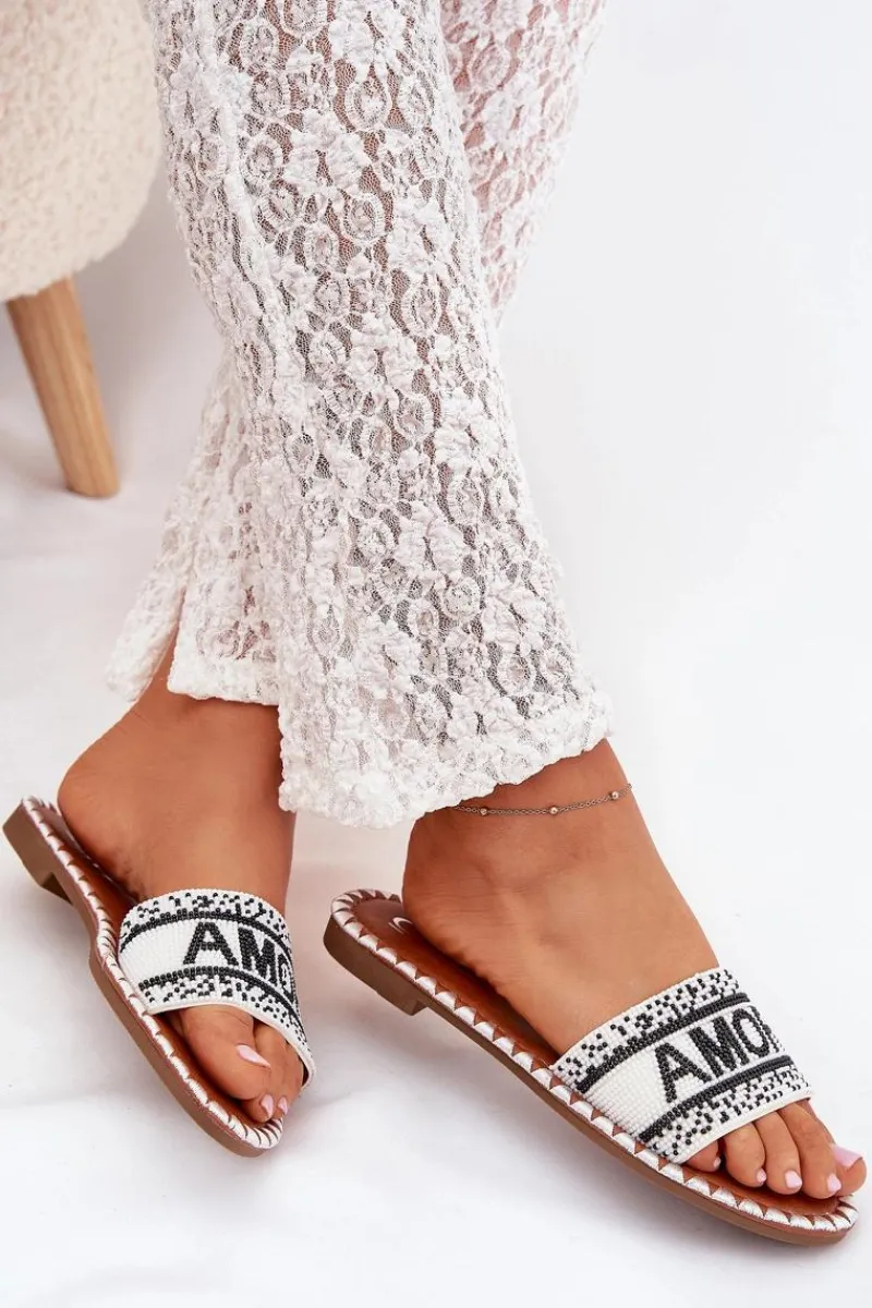 Best Klapki Damskie Na Płaskim Obcasie Ze Zdobieniem Amore Białe Avelina Damskie Klapki Damskie Klasyczne