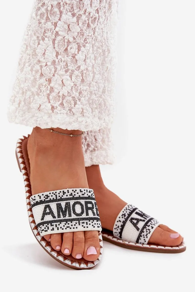 Best Klapki Damskie Na Płaskim Obcasie Ze Zdobieniem Amore Białe Avelina Damskie Klapki Damskie Klasyczne